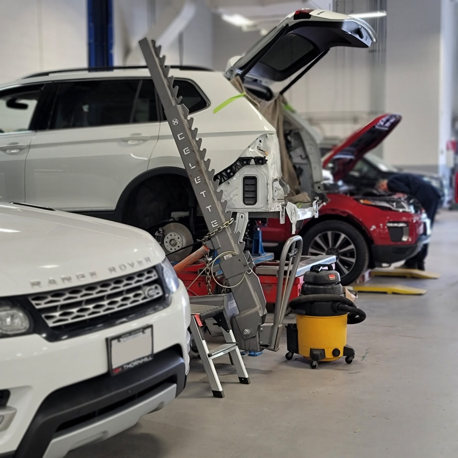 AWIN Advanced Auto Body Centre AWIN Group of Dealerships